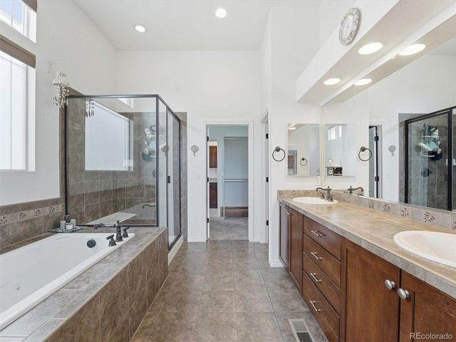 6945 S Robertsdale Way, Aurora, CO 80016