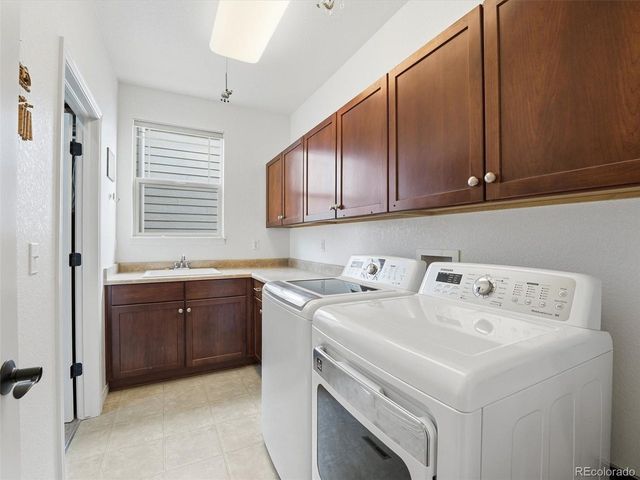6945 S Robertsdale Way, Aurora, CO 80016