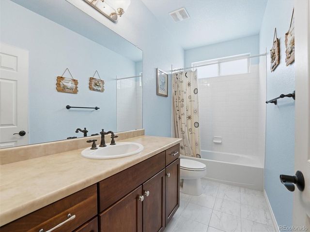 6945 S Robertsdale Way, Aurora, CO 80016