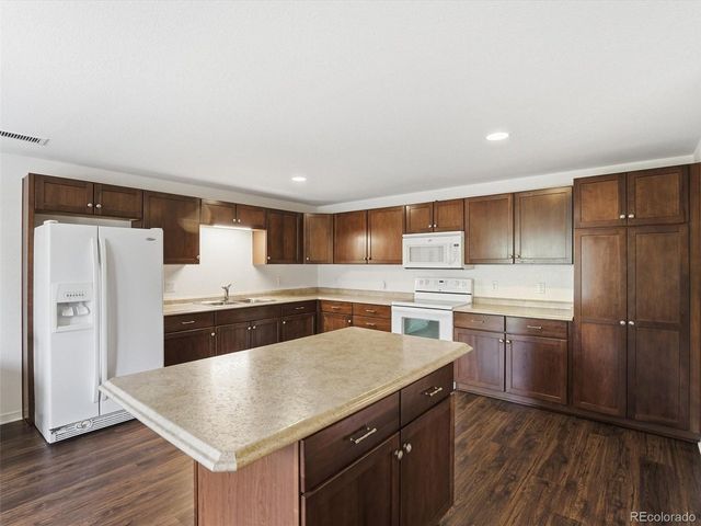 6945 S Robertsdale Way, Aurora, CO 80016