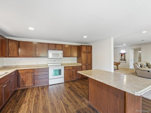 6945 S Robertsdale Way, Aurora, CO 80016