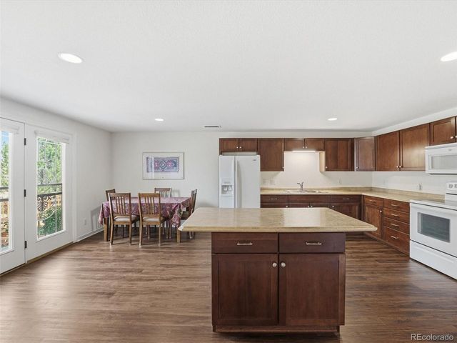 6945 S Robertsdale Way, Aurora, CO 80016