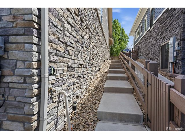 6945 S Robertsdale Way, Aurora, CO 80016