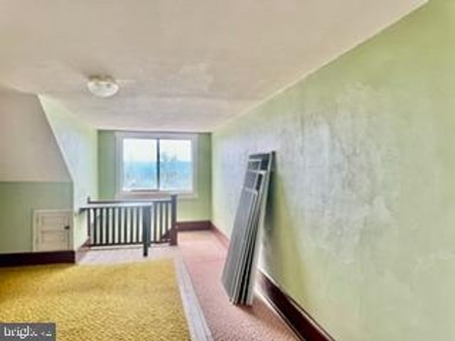 222 S SCHUYLKILL AVE, Shenandoah, PA 17976