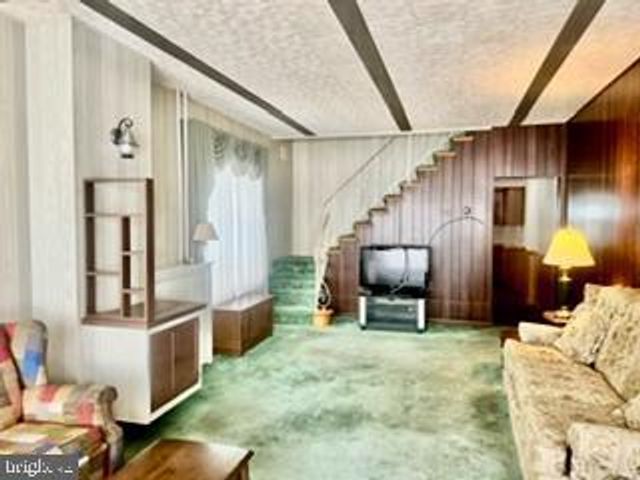 222 S SCHUYLKILL AVE, Shenandoah, PA 17976