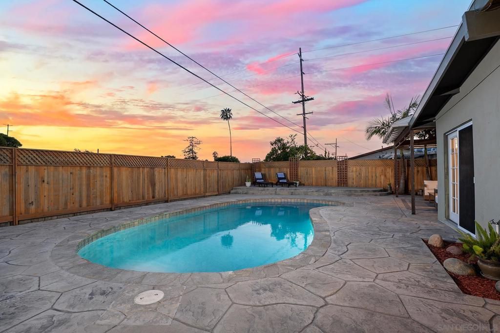 3635 Luna, San Diego, CA 92117 — exterior