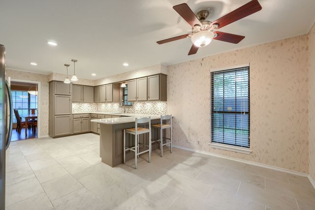 2205 W Hull Street, Denison, TX 75020