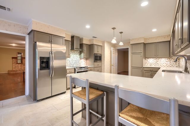 2205 W Hull Street, Denison, TX 75020