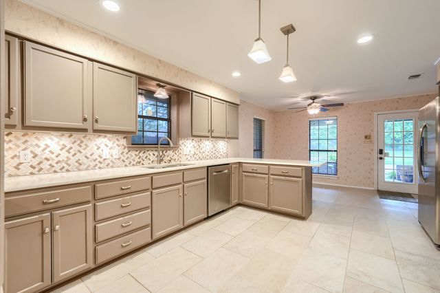 2205 W Hull Street, Denison, TX 75020