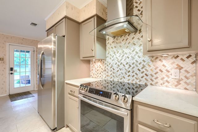 2205 W Hull Street, Denison, TX 75020