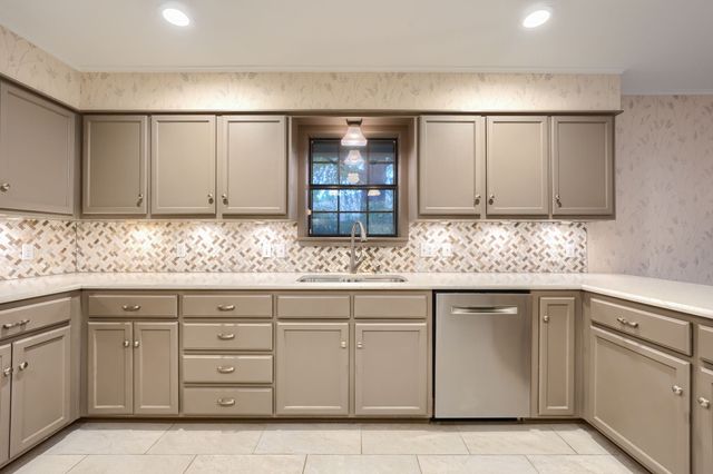 2205 W Hull Street, Denison, TX 75020