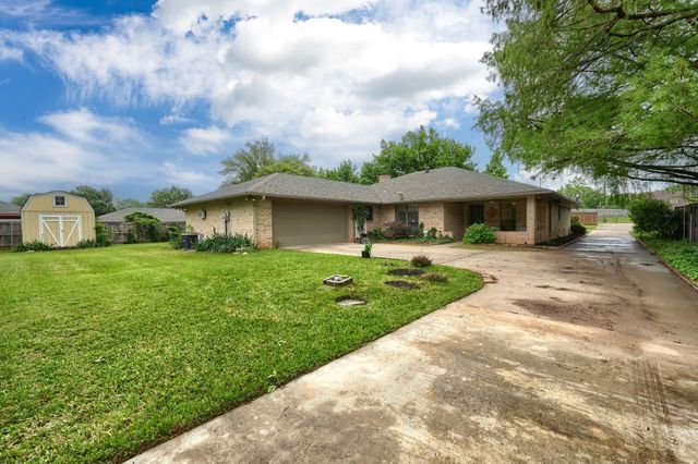 2205 W Hull Street, Denison, TX 75020