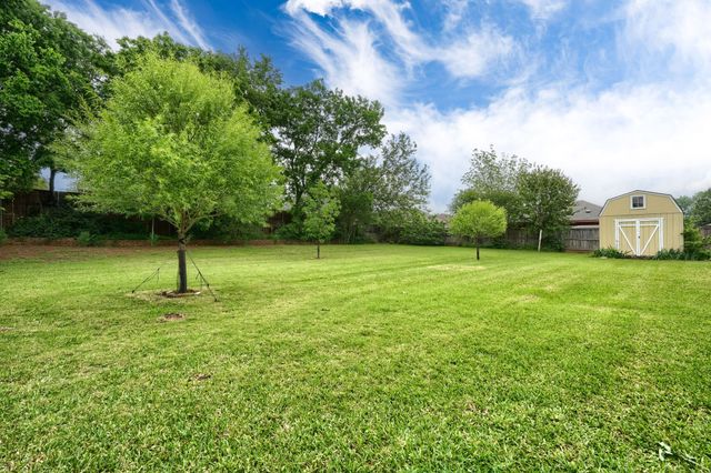 2205 W Hull Street, Denison, TX 75020