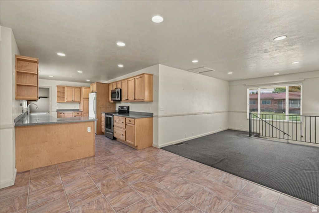 9855 S SUNFLOWER LN, Sandy, UT 84094 — photo 5
