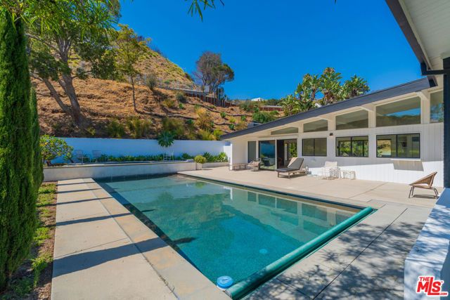 1071 Tellem Drive, Pacific Palisades (los Angeles), CA 90272