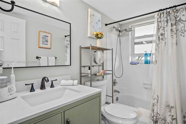 19 Abbey Ln 104, Delray Beach, FL 33446