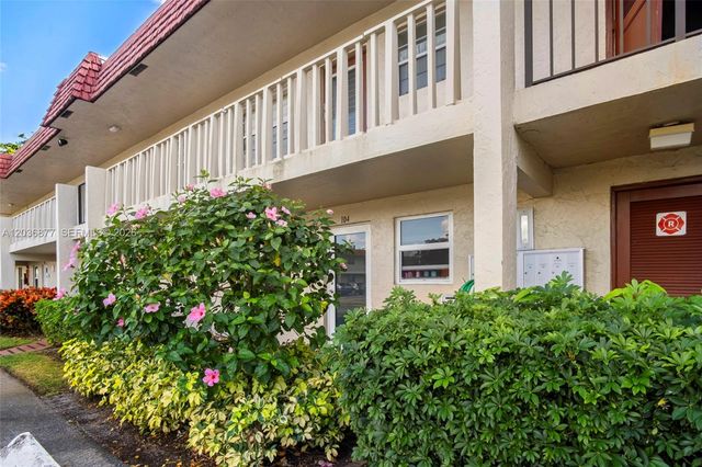 19 Abbey Ln 104, Delray Beach, FL 33446