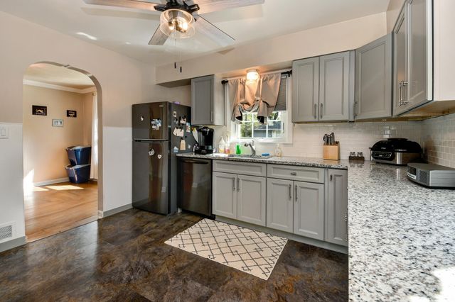 2021 S Jefferson Avenue, Springfield, MO 65807