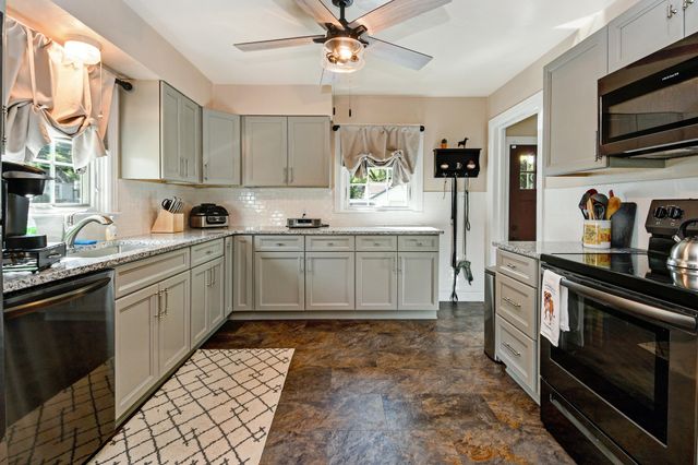2021 S Jefferson Avenue, Springfield, MO 65807