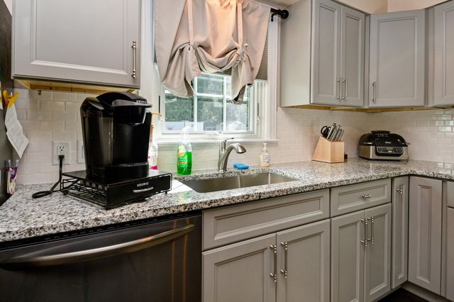 2021 S Jefferson Avenue, Springfield, MO 65807