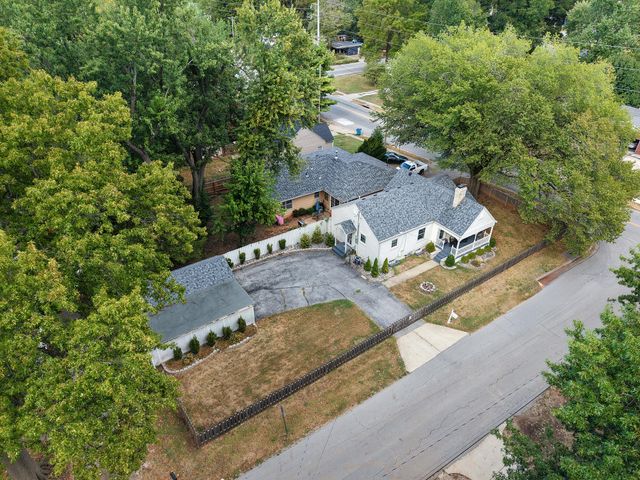 2021 S Jefferson Avenue, Springfield, MO 65807