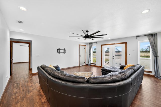 616 E Bells Boulevard, Bells, TX 75414