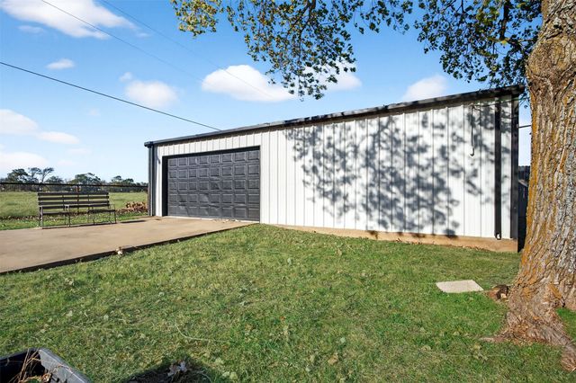 616 E Bells Boulevard, Bells, TX 75414