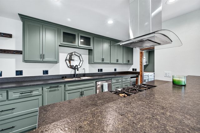 616 E Bells Boulevard, Bells, TX 75414