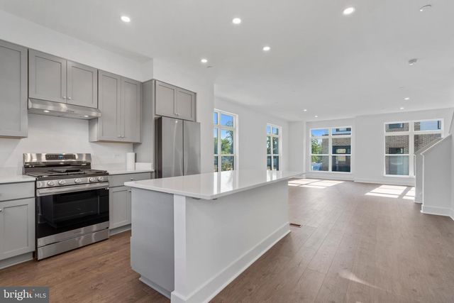 2038 TYSONS RIDGELINE RD, Falls Church, VA 22046