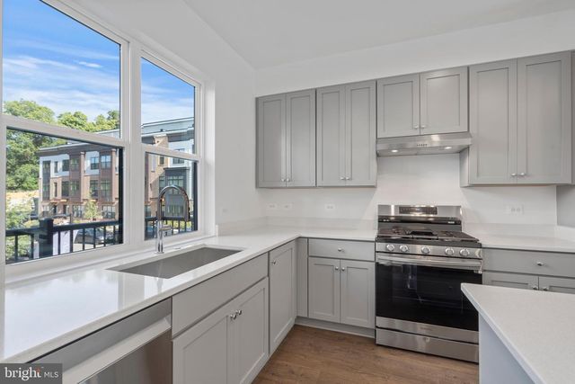 2038 TYSONS RIDGELINE RD, Falls Church, VA 22046
