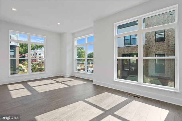 2038 TYSONS RIDGELINE RD, Falls Church, VA 22046