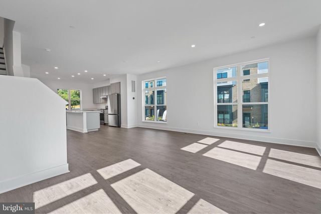 2038 TYSONS RIDGELINE RD, Falls Church, VA 22046