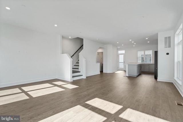 2038 TYSONS RIDGELINE RD, Falls Church, VA 22046