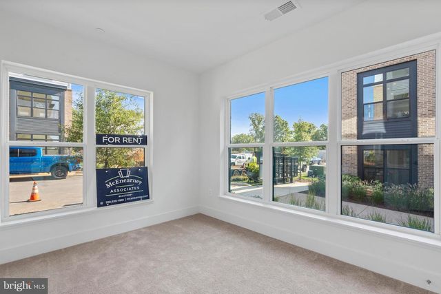 2038 TYSONS RIDGELINE RD, Falls Church, VA 22046