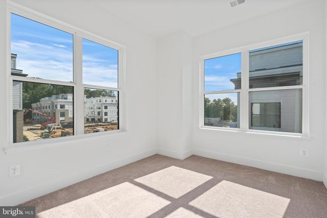 2038 TYSONS RIDGELINE RD, Falls Church, VA 22046