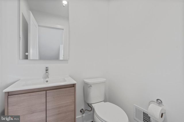 2038 TYSONS RIDGELINE RD, Falls Church, VA 22046