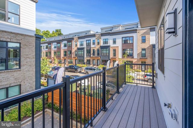 2038 TYSONS RIDGELINE RD, Falls Church, VA 22046