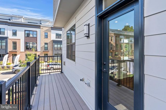 2038 TYSONS RIDGELINE RD, Falls Church, VA 22046