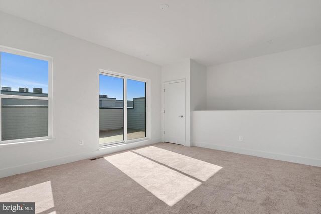 2038 TYSONS RIDGELINE RD, Falls Church, VA 22046