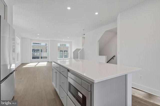 2038 TYSONS RIDGELINE RD, Falls Church, VA 22046