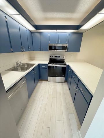 1166 6th Avenue D, Vero Beach, FL 32960