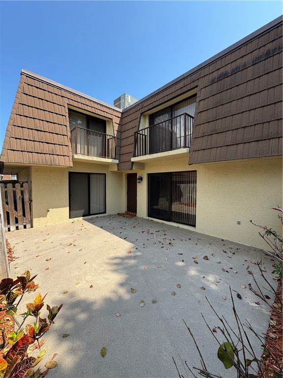 1166 6th Avenue D, Vero Beach, FL 32960