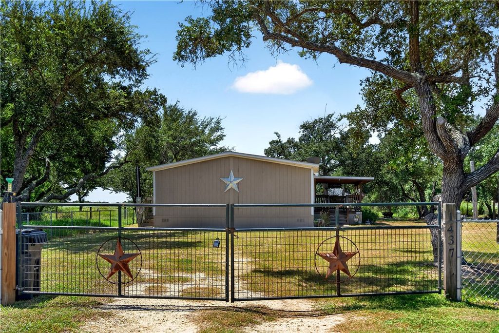 1437 Mallard Dr, Rockport, TX 78382 — photo 3