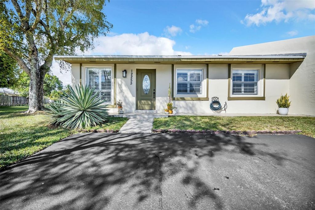 12255 SW 117th Ter, Miami, FL 33186