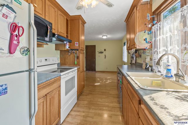 905 Sycamore Drive, Lincoln, NE 68510