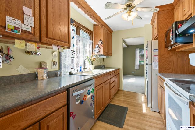 905 Sycamore Drive, Lincoln, NE 68510