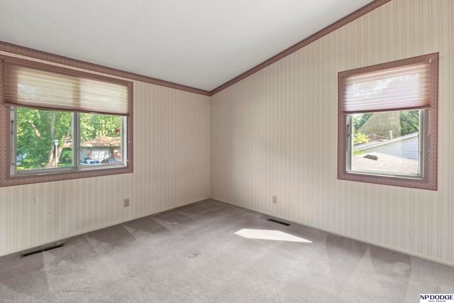 905 Sycamore Drive, Lincoln, NE 68510