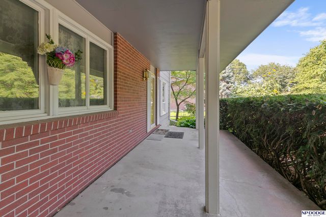 905 Sycamore Drive, Lincoln, NE 68510