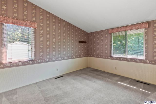 905 Sycamore Drive, Lincoln, NE 68510