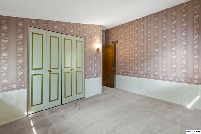 905 Sycamore Drive, Lincoln, NE 68510